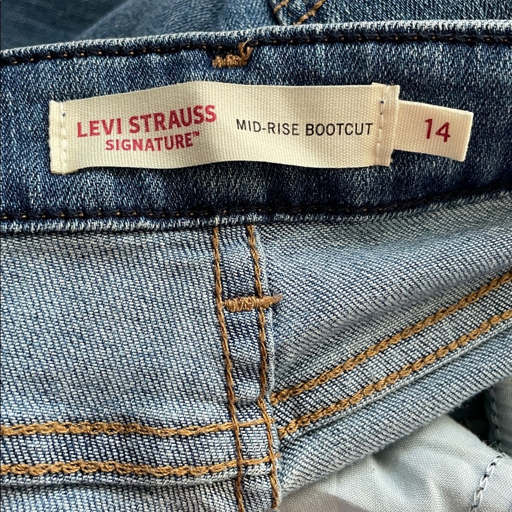 Women’s size 14 W32 L32 signature by Levi Strauss mid rise boot cut blue jeans - Picture 6 of 8
